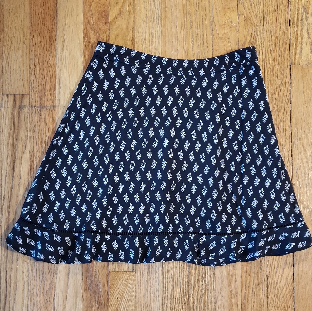 Loft Black & White Floral A-Line Flare Skirt, Size 2